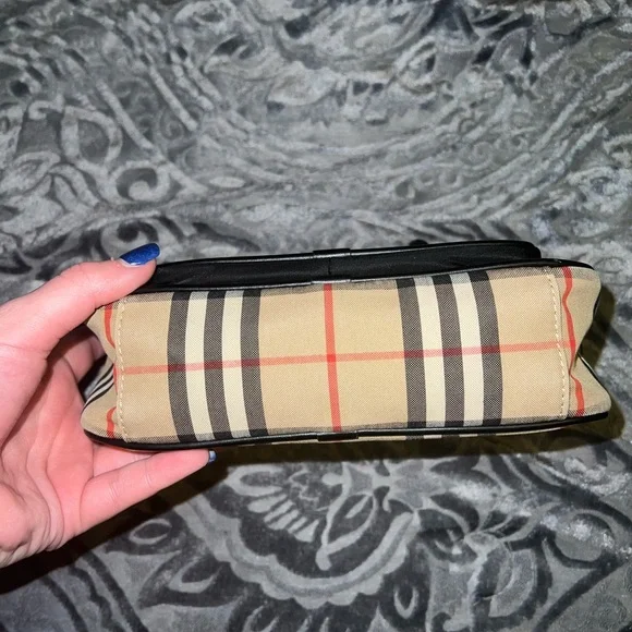Burberry cross body - Picture 3 of 7